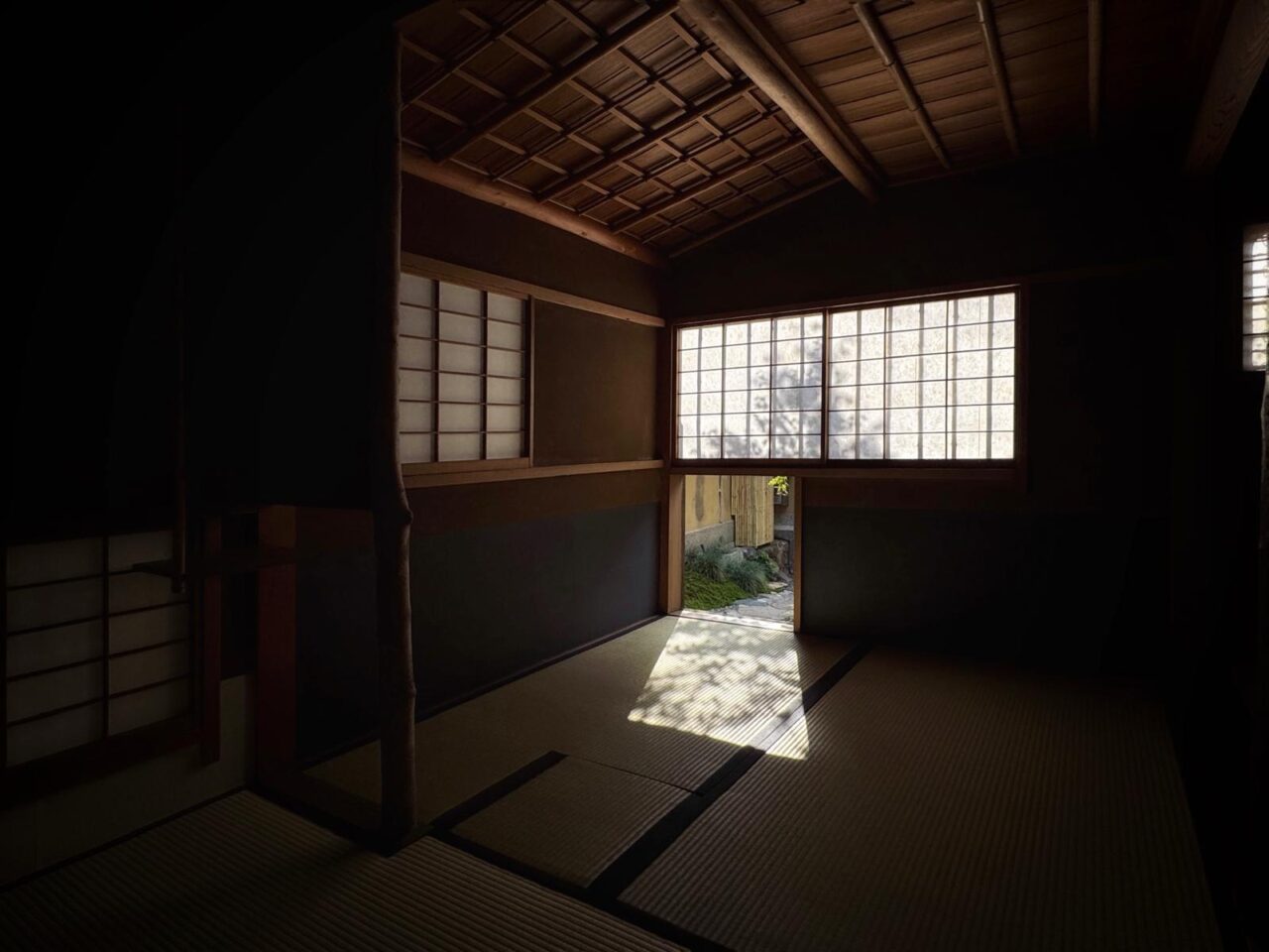 草庵をイメージした茶室